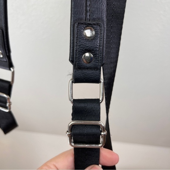 DISNEY PARKS X LOUNGEFLY Adorable Micky & Minnie Kissing Backpack. Zip pocket - Picture 7 of 10